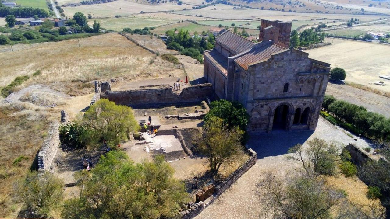 Bisarcio l'area di scavo e la chiesa di Sant'Antioco