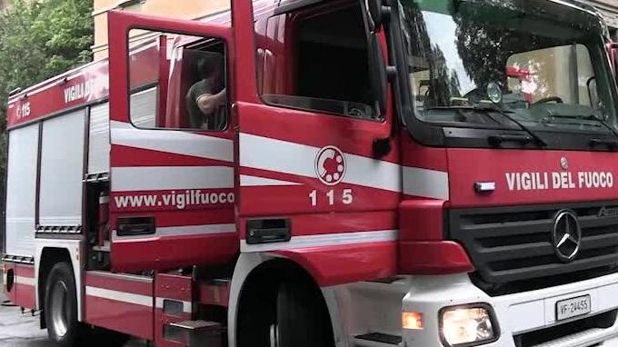 Incendio in un appartamento nella notte, paura in via Puglia a Modena