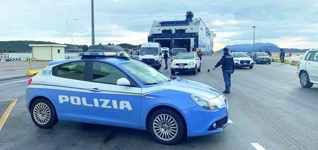 Olbia Controlli della Polizia all'Isola Bianca