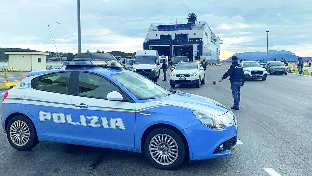 Olbia Controlli della Polizia all'Isola Bianca