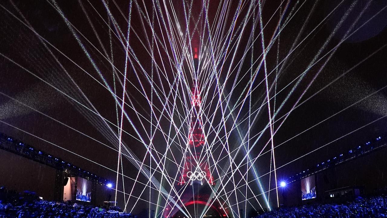 Cerimonia-fiume a cinque cerchi Il mondo si ferma sulla Senna