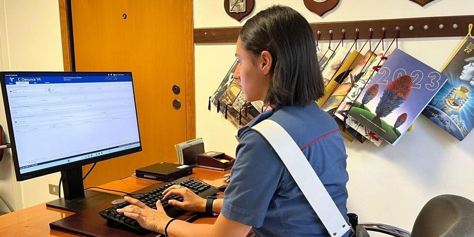 Nonna detective incastra il vandalo che le fora le gomme dell’auto