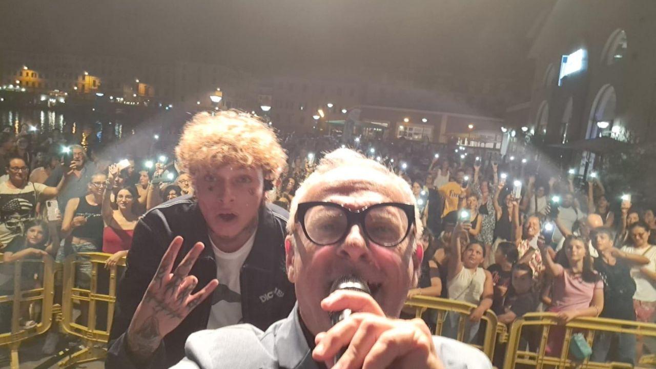 «L’emozione di cantare nella mia Livorno»: Ayle fa il tutto esaurito insieme a Martina