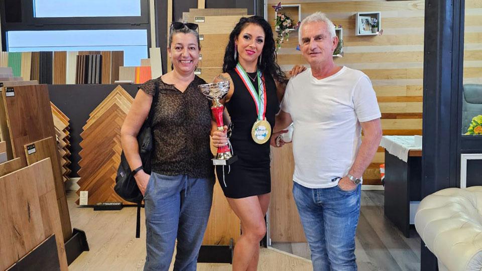 Manuela Di Stefano insieme a Silvia Chiti e Maurizio Bruschi nel suo negozio di Ponte di Serravalle