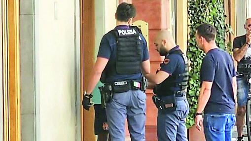 Tenta di derubare una famiglia in auto, scoppia la lite