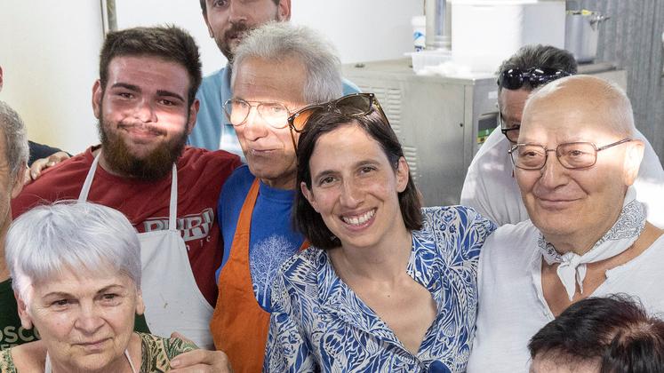 La segretaria del Pd Elly Schlein torna alla Festa di Villalunga