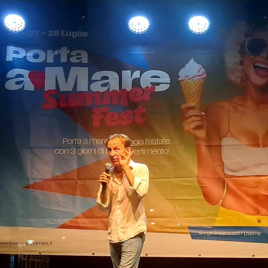 Cristiano Militello accende il pubblico di Livorno, Porta a Mare gremita