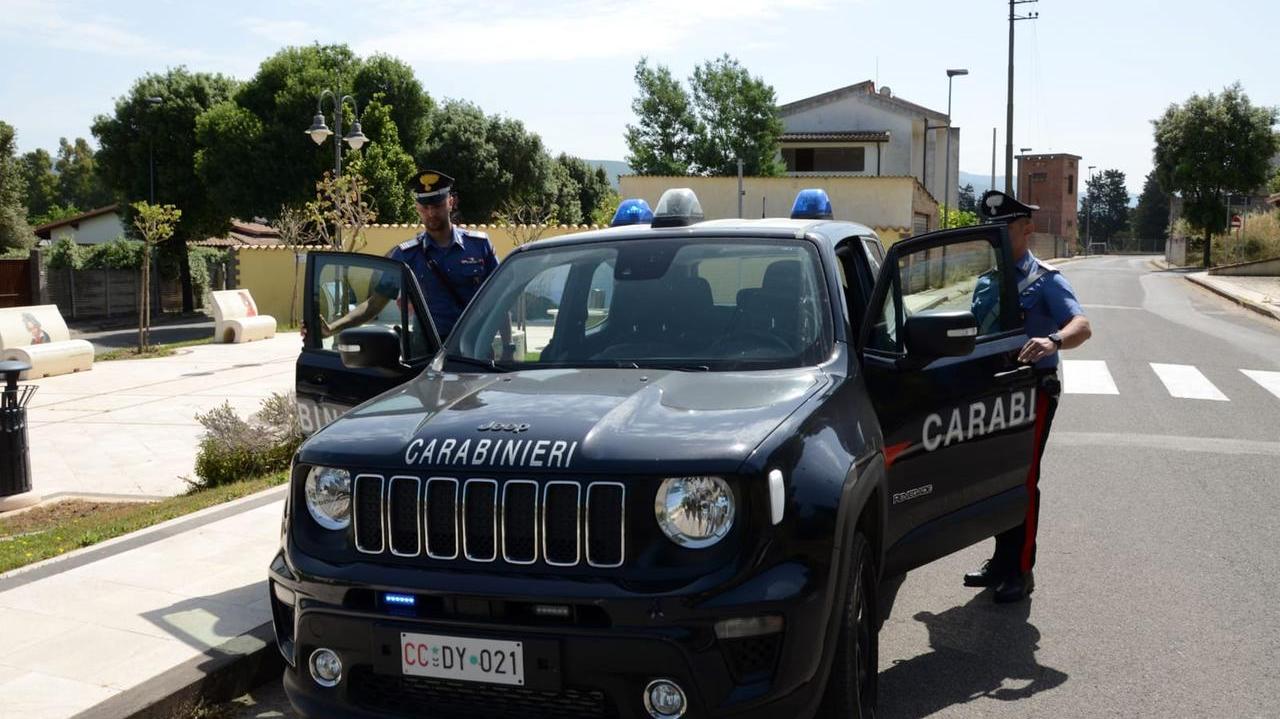 Dolianova, senza patente e ubriaco danneggia le auto in sosta: denunciato