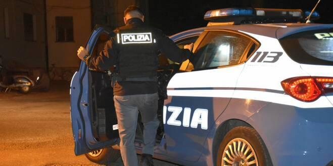 Viareggio, rissa nel cuore della notte: 42enne accoltellato in strada