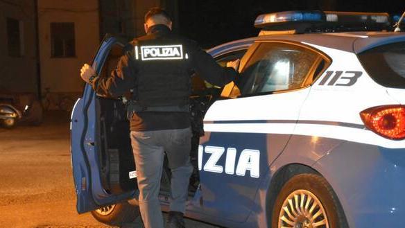 Viareggio, rissa nel cuore della notte: 42enne accoltellato in strada