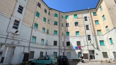 A sinistra il palazzo di via Giordano Bruno, civici 16-18 (foto Franco Silvi)