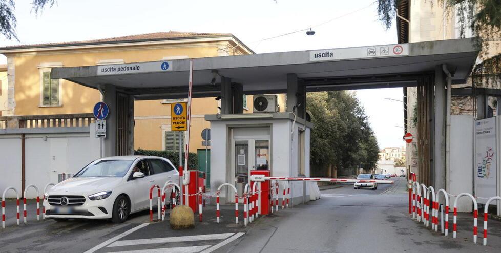 Nella foto uno degli ingressi del Santa Chiara,dove morì il 70enne nel 2011