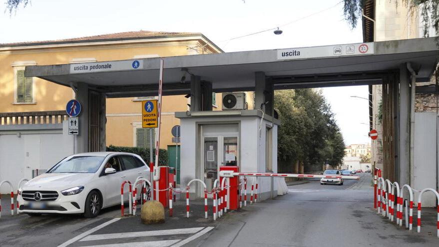 Nella foto uno degli ingressi del Santa Chiara,dove morì il 70enne nel 2011