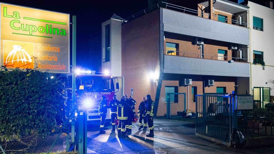 Nella foto l’intervento dei vigili del fuoco nell’incendio divampato lo scorso gennaio. Anche in quel caso il rogo era di presunta origine dolosa