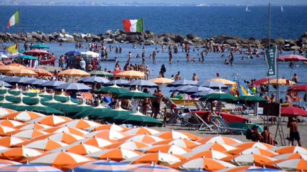 Uno scorcio del litorale apuano