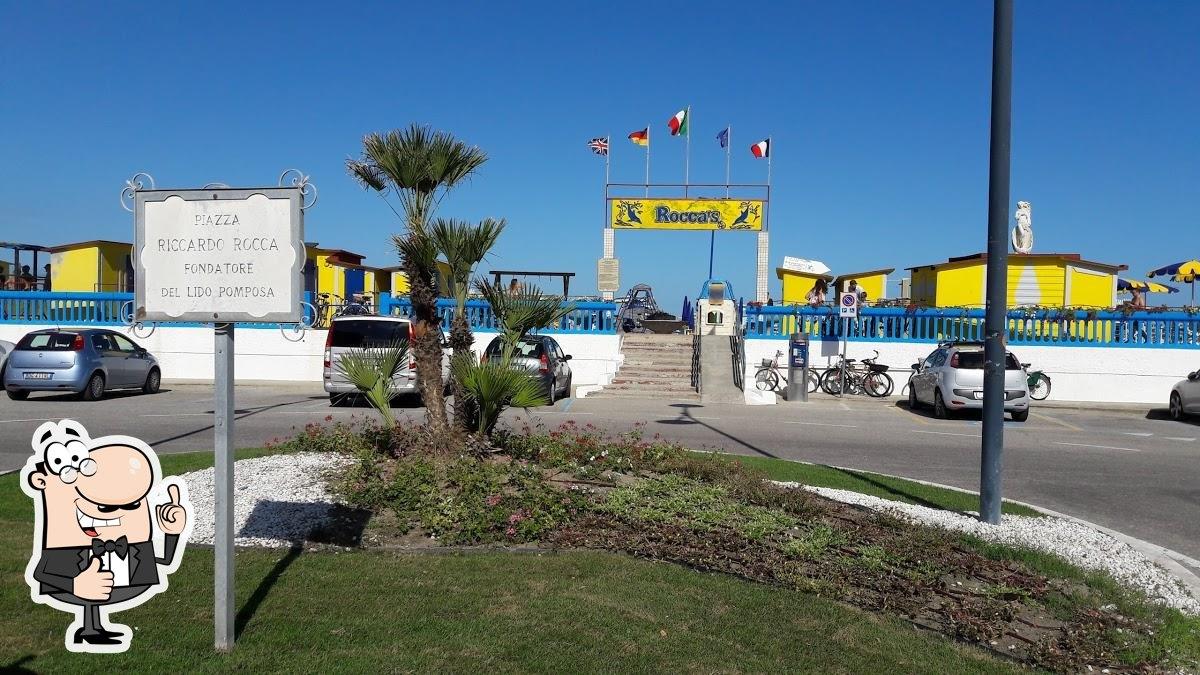 Lido Pomposa, si “esibisce” con frenate e testacoda poi centra altre auto