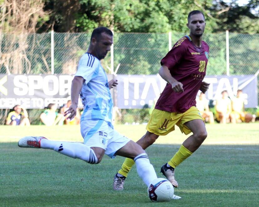 
	L'attaccante della Carrarese Finotto (in maglia amaranto)

