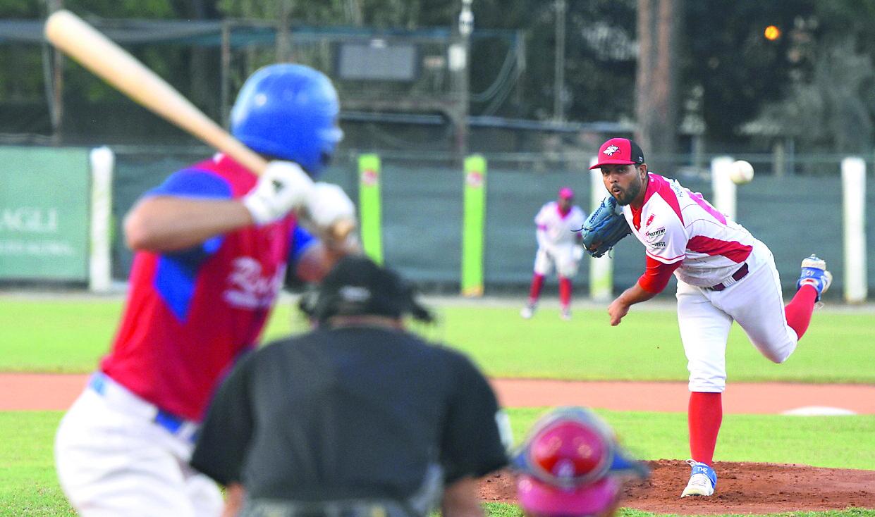 Nella foto il lanciatore Luis Gonzalez (foto Agenzia Bf)