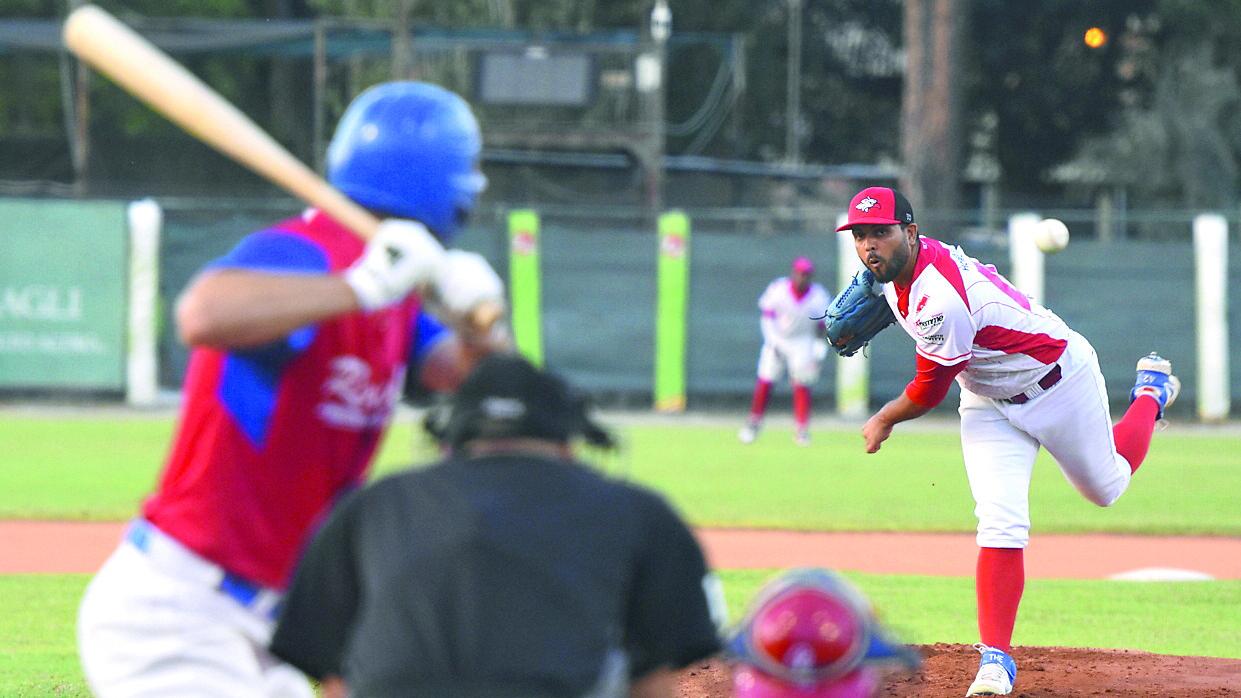 Nella foto il lanciatore Luis Gonzalez (foto Agenzia Bf)
