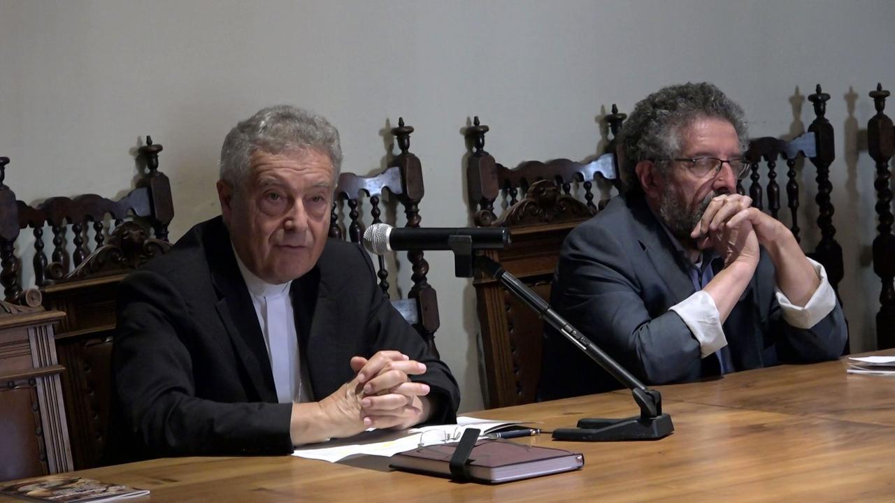 Il vescovo di Prato Giovanni Nerbini col cappellano della Dogaia don Enzo Pacini