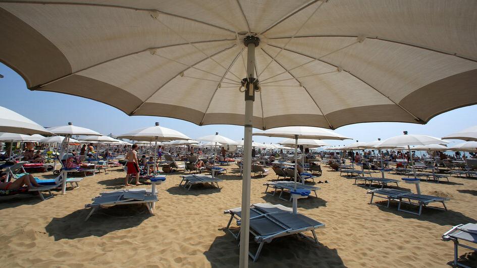 Spiagge all’asta, l’Antitrust impugna le proroghe. I sindaci toscani: «Difendiamo i balneari»