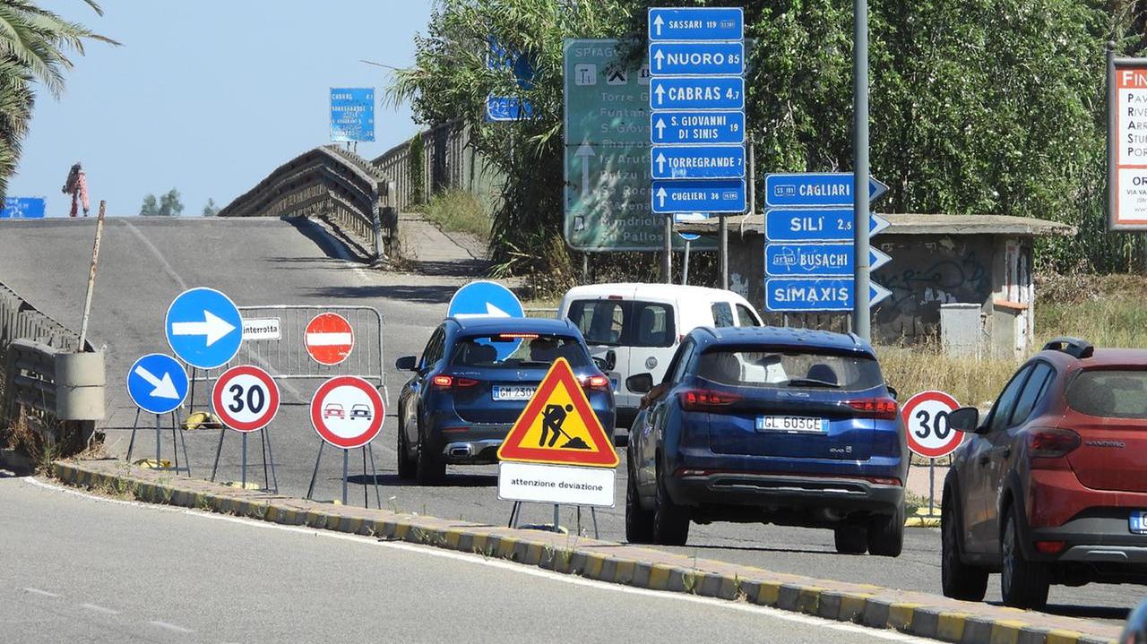 Il ponte Tirso in uscita da Oristano nei giorni di chiusura al traffico