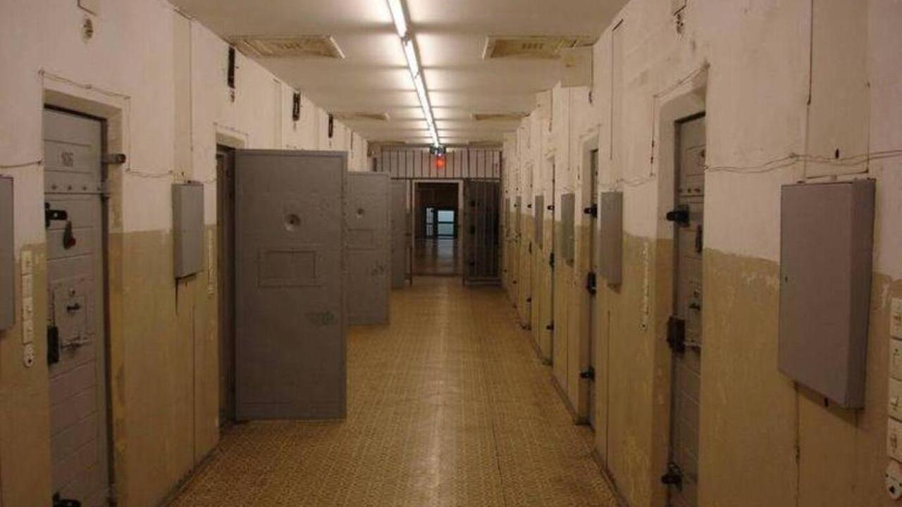 La sindaca di Prato scrive al ministro Nordio dopo il suicidio in carcere: «Venga a vedere come si vive alla Dogaia»