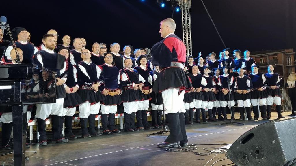 Il maxi coro con 150 elementi diretti dal maestro Alessandro Catte che ha aperto l'Eurpeade 2024