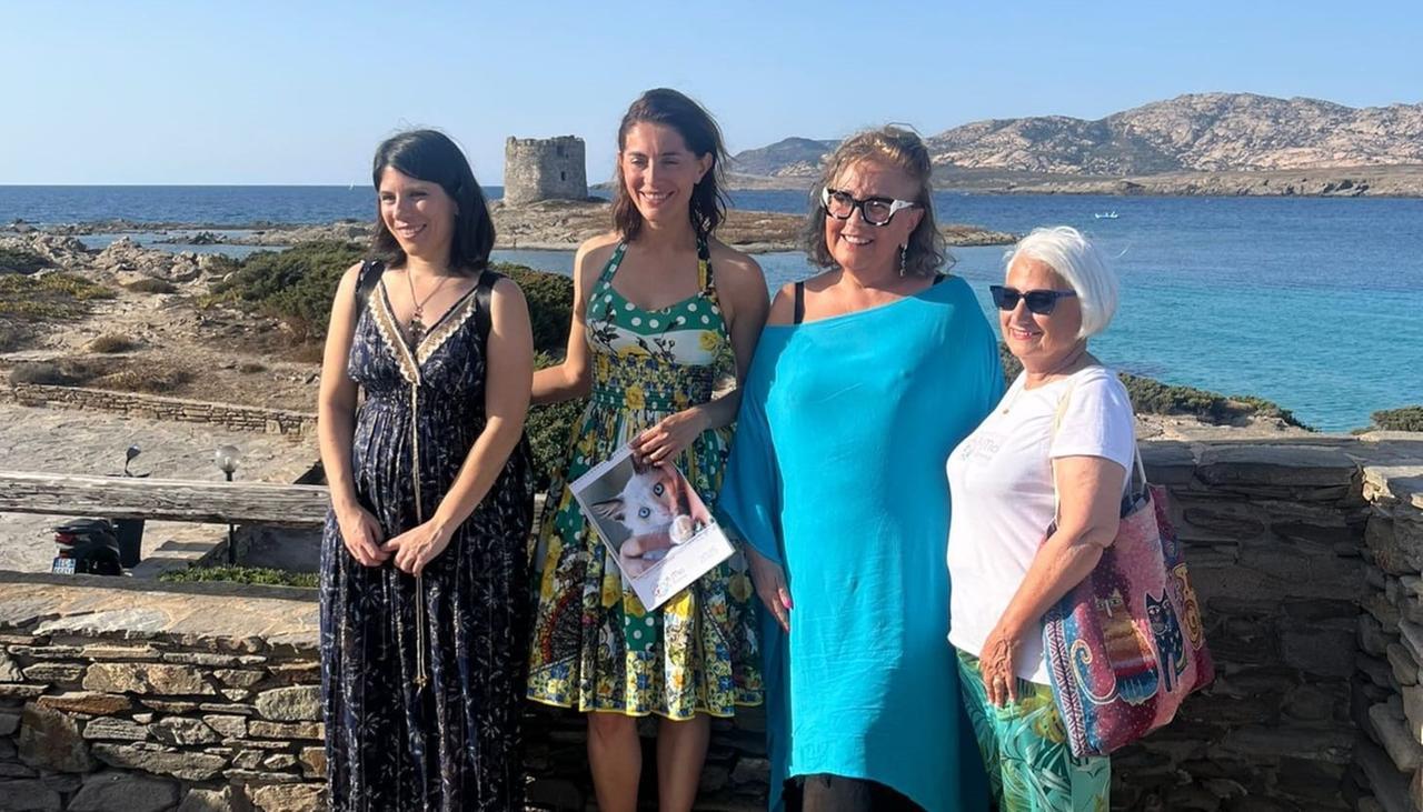 Caterina Murino a Stintino: «Adottare un animale è un gesto di amore»