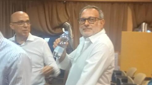 Il sindaco tenta di convincere il capogruppo di Forza Italia, Luigi Mureddu