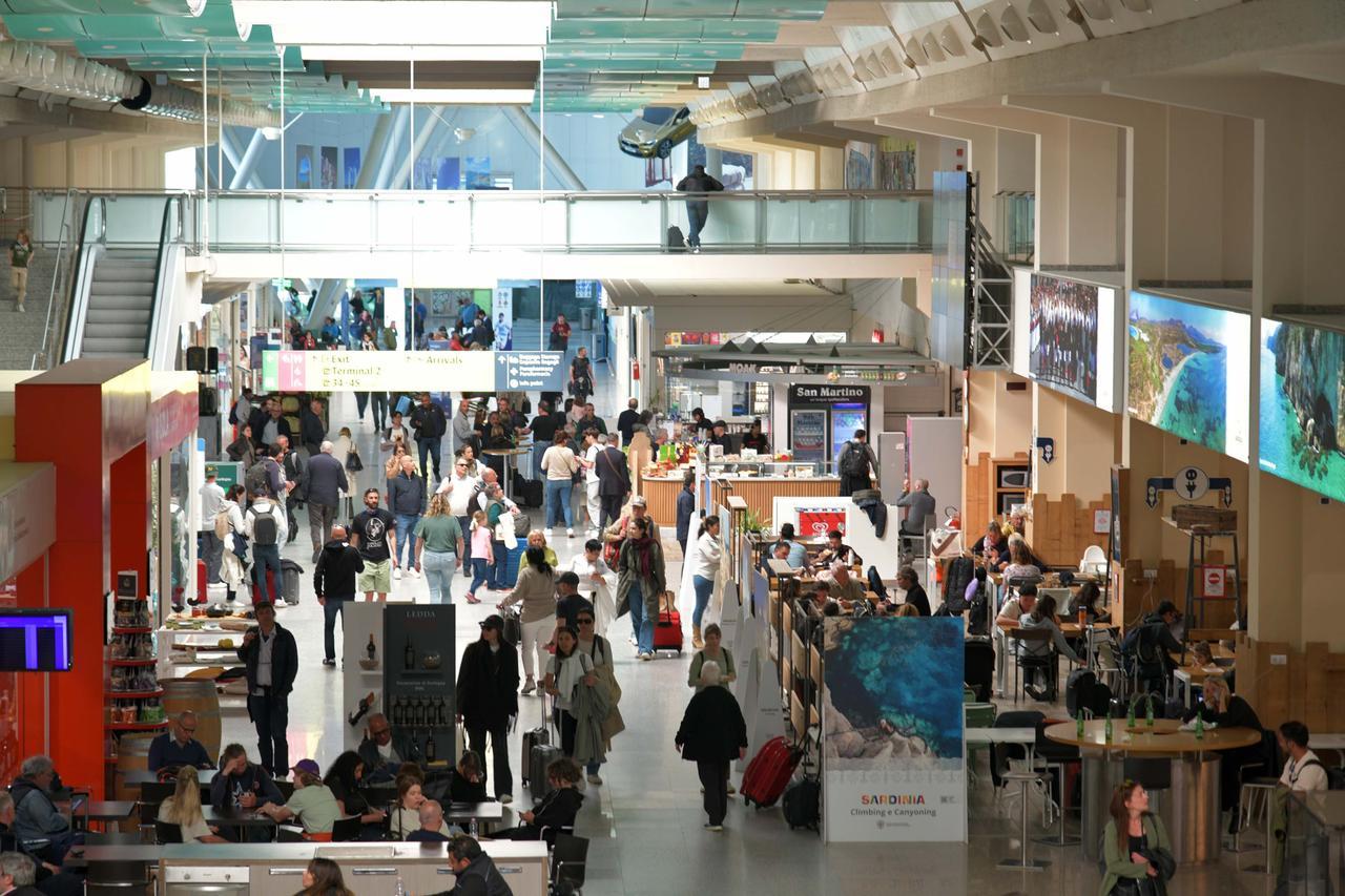 Olbia, in aeroporto passeggeri in aumento: superata quota 2 milioni