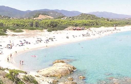Dal paradiso Cala Sinzias al più economico Poetto: ecco quanto costano gli stabilimenti balneari