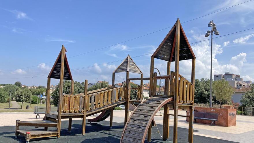 Cecina, tanti giochi verranno smantellati dai parchi. Ma non si sa se basteranno i soldi per comprarne nuovi