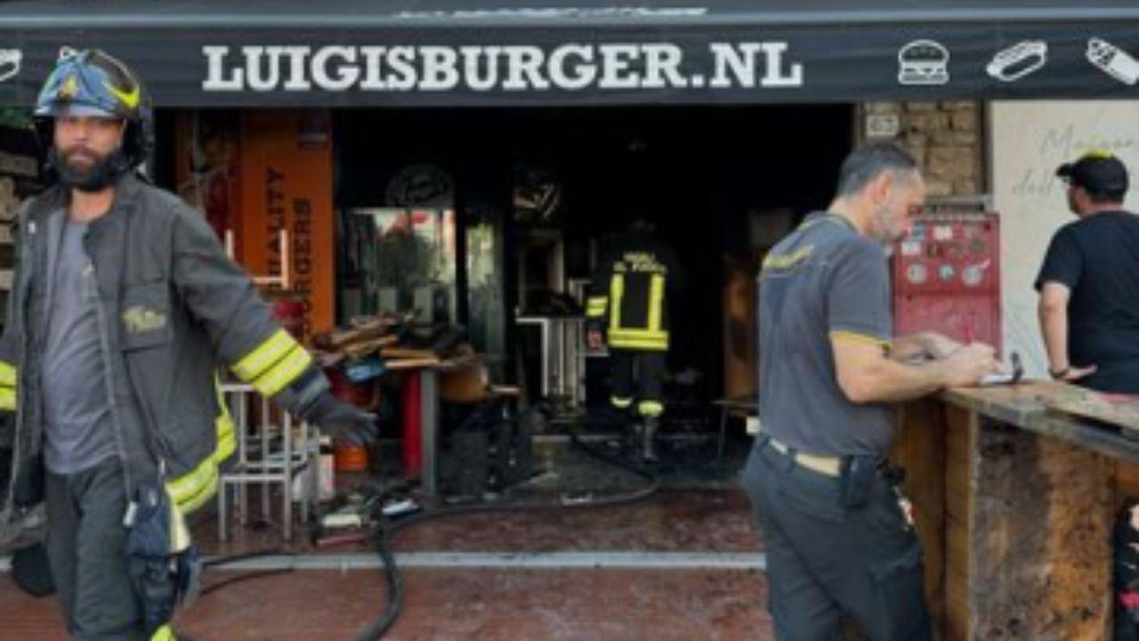 
	L'intervento dei vigili del fuoco da Luigi's Burger

