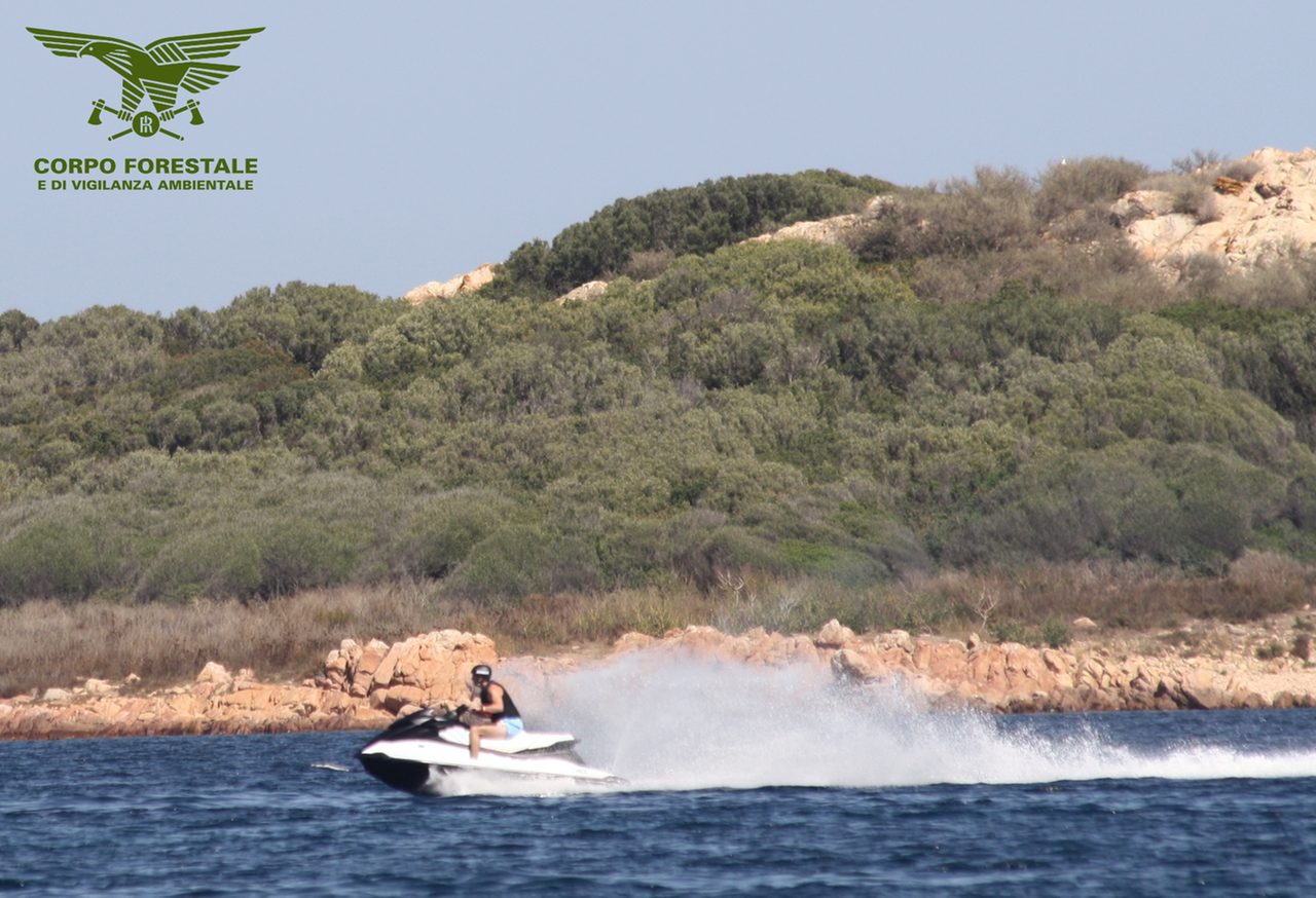 Con le moto d’acqua nell’area marina protetta di Tavolara: multati due turisti americani