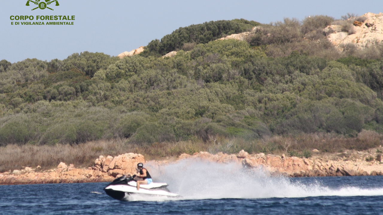 Con le moto d’acqua nell’area marina protetta di Tavolara: multati due turisti americani