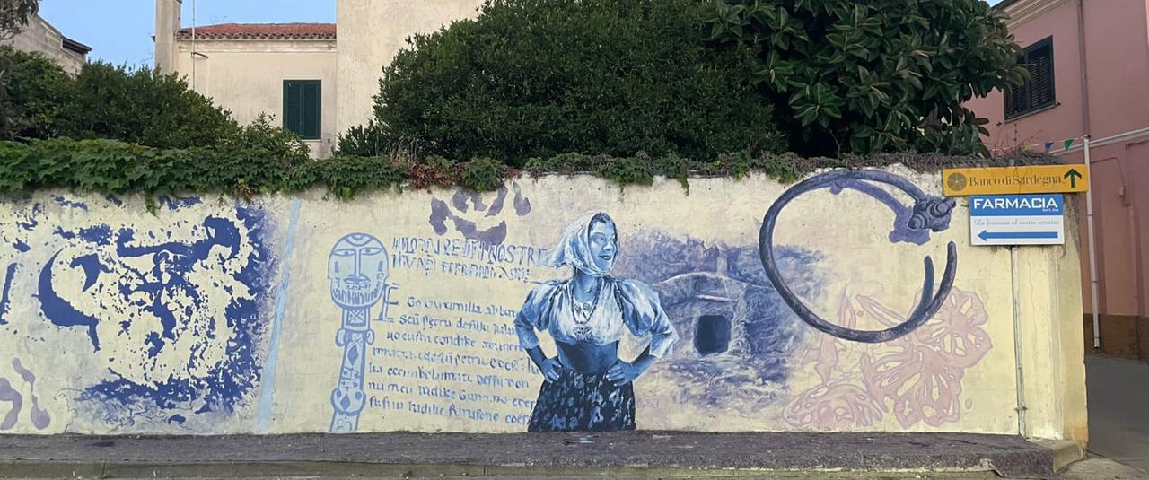 Uri, un murale lungo più di 20 metri per raccontare storia e identità del paese