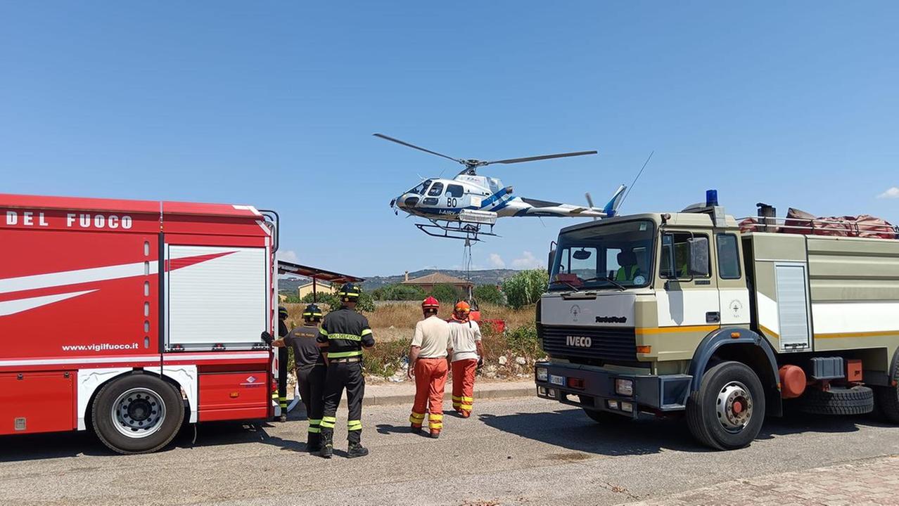 Tre incendi nelle campagne di Usini