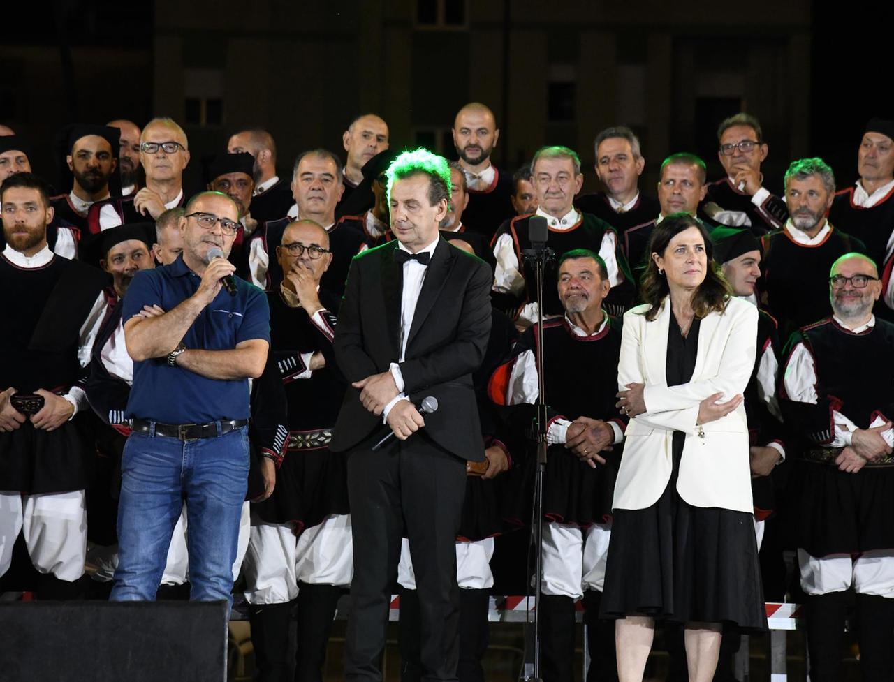 
	Il commissario Giovanni Pirisi, il presentatore Giuliano Marongiu e la presidente della Regione Alessandra Todde al Frogheri per l'Europeade 2024 (foto di Massimo Locci)

