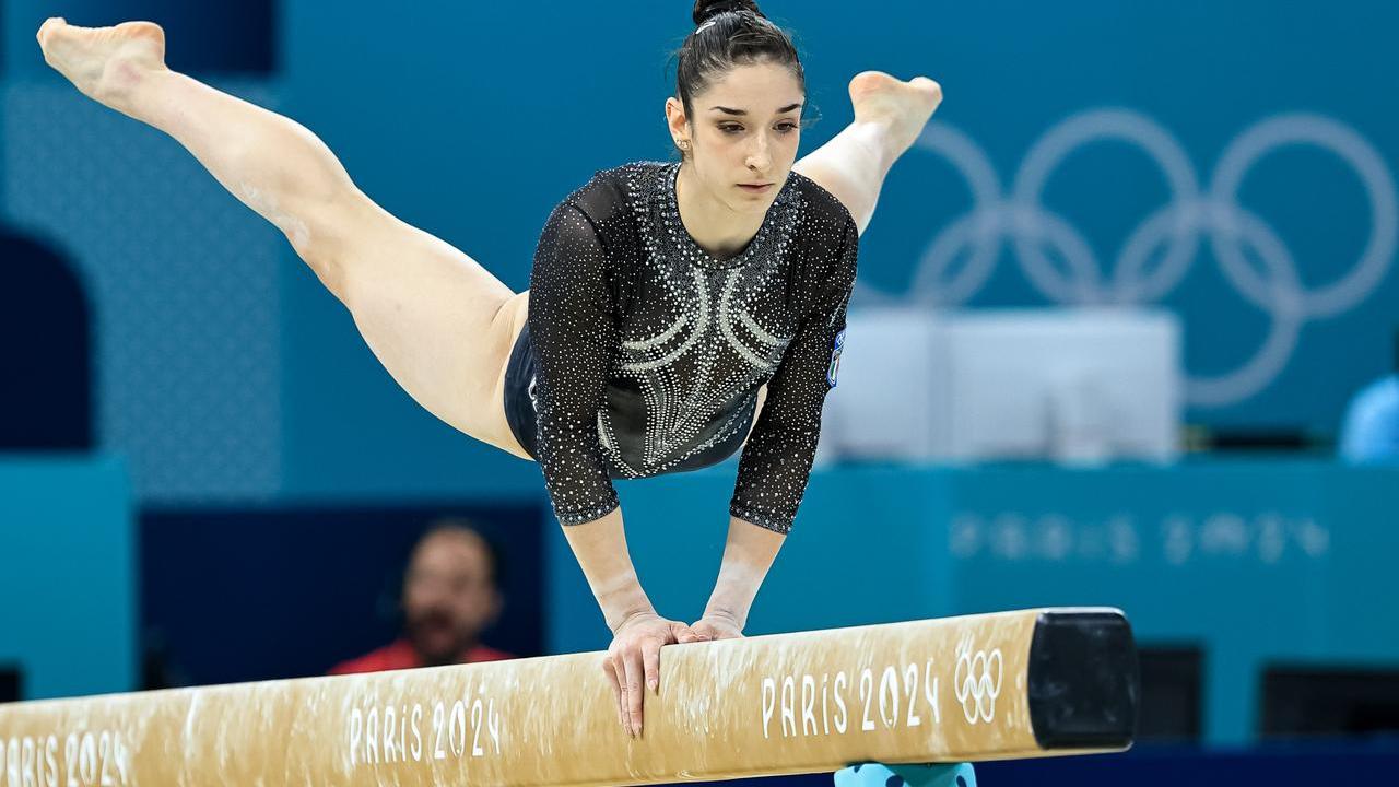 Olimpiadi, Elisa Iorio argento con l’Italia: solo gli Stati Uniti di Simone Biles davanti alle Fate