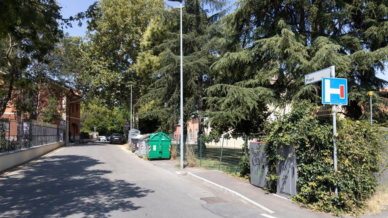 Formigine, neonato chiuso in macchina sotto il sole: salvato dai pompieri