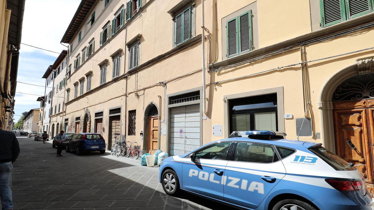 Livorno, rapinano l'edicolante poi fuggono in bici: presi tre minorenni <br>