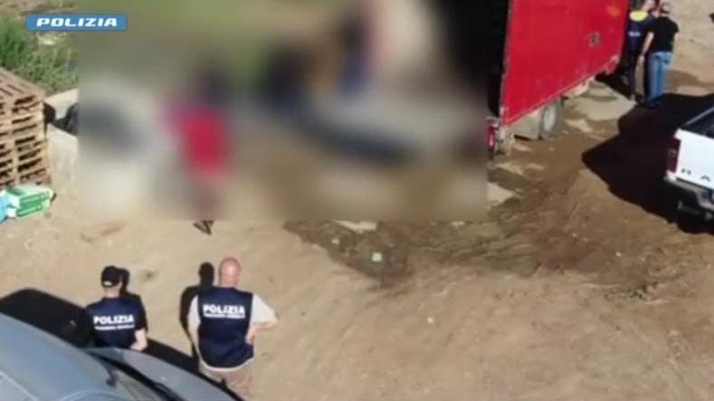 Sfruttava lavoratori stranieri in campagna: in manette 39enne di Monastir