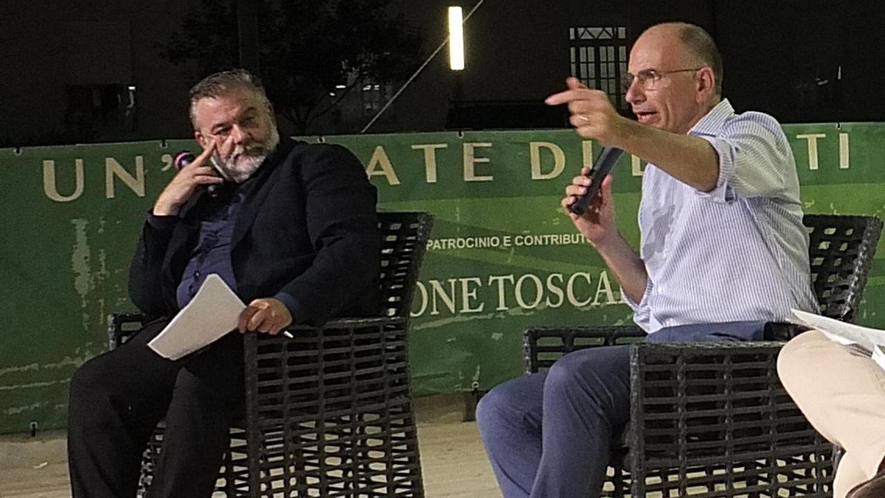 Enrico Letta con il direttore del Tirreno Cristiano Marcacci (foto Muzzi)