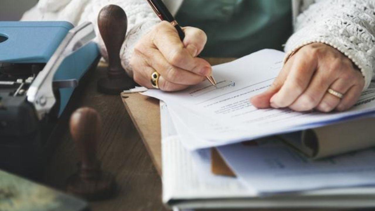 Lucca, più di mezzo milione di eredità alla badante: i dubbi sul testamento e la beffa per sorella e nipote