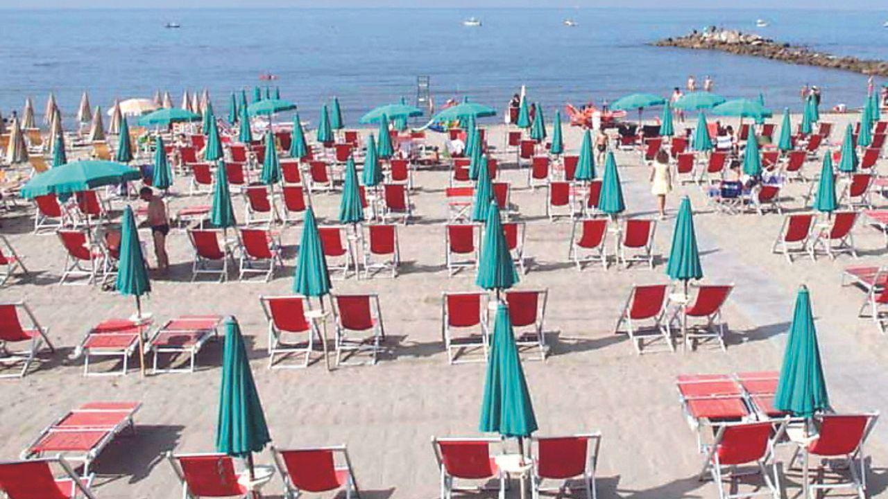 Uno scorcio del litorale apuano