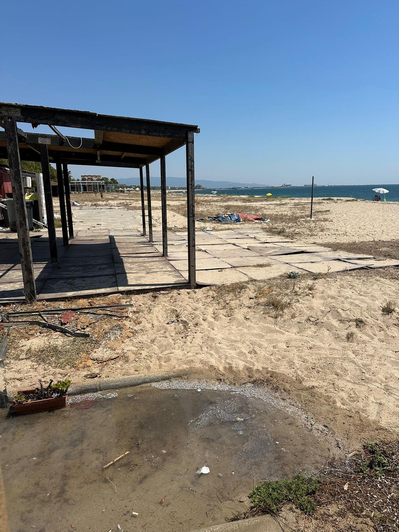 «Torregrande nuota nel degrado», Comune e Oristano Servizi sotto accusa