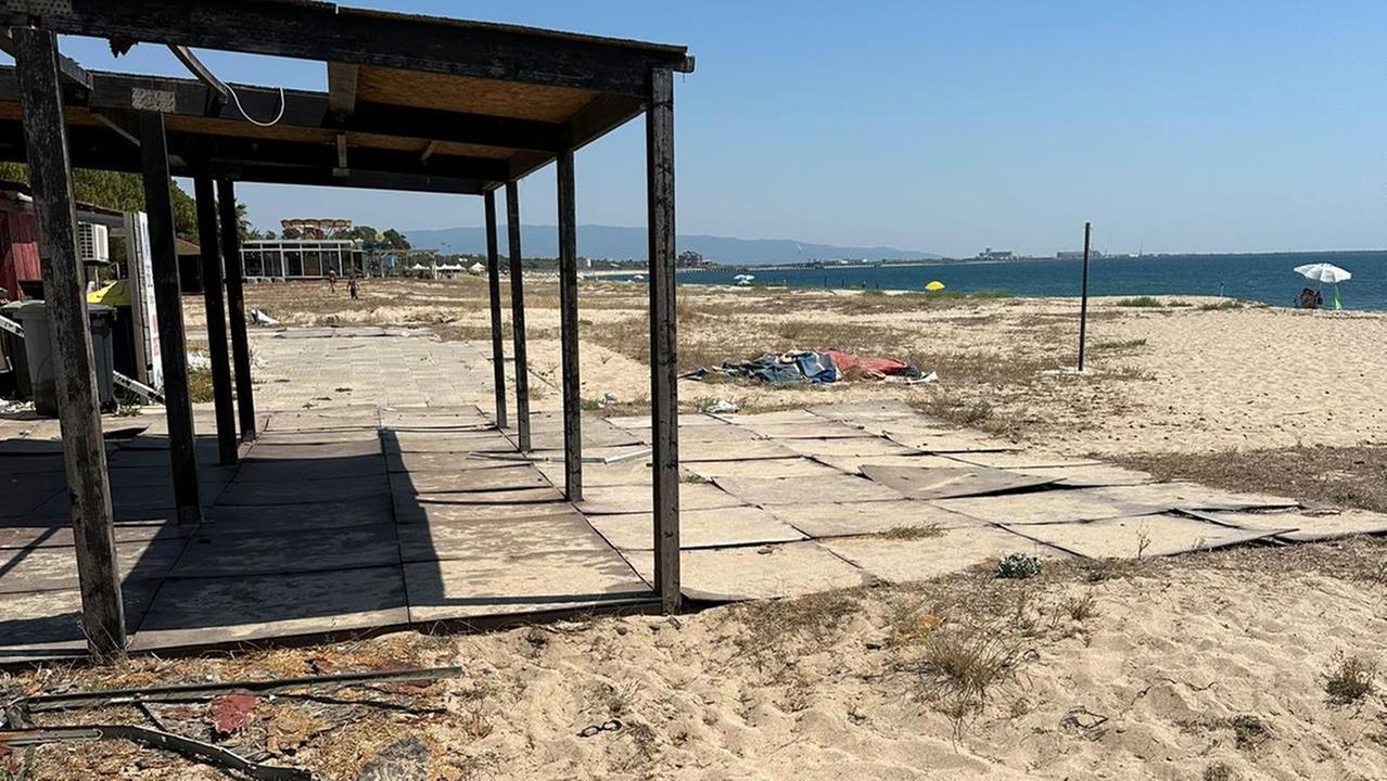 «Torregrande nuota nel degrado», Comune e Oristano Servizi sotto accusa