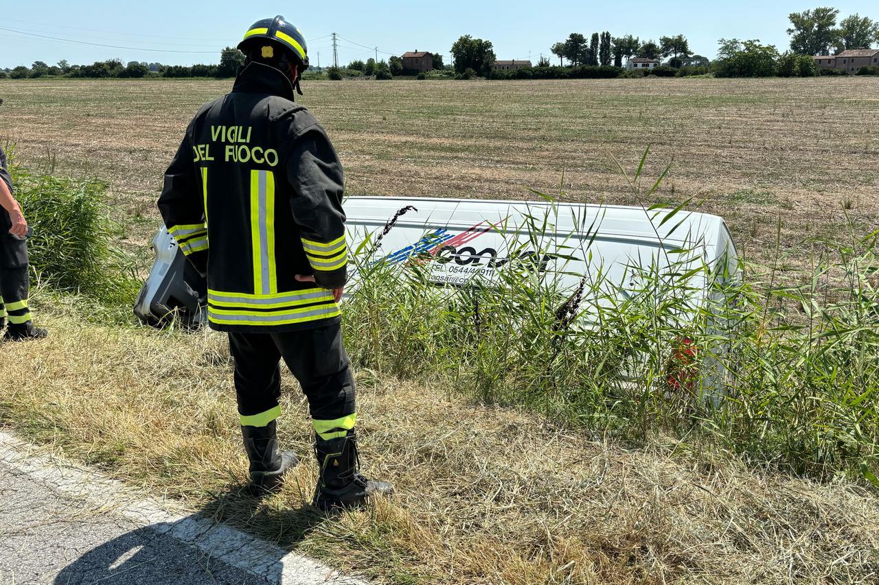 Fiscaglia, esce di strada con il furgone: trovato morto