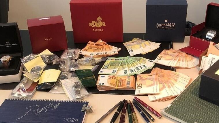 Parte della refurtiva sequestrata